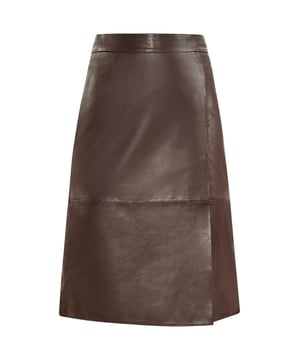 Til je stijl naar een hoger niveau met deze elegante midi-rok met een klassiek A-lijnsilhouet. Het is gemaakt van luxueus lamsleer en heeft een stijlvolle split voor extra flair en een verborgen ritssluiting voor gemak. De hoge tailleband sluit perfect aan op de taille en loopt sierlijk uit aan de zoom, waardoor het een ideale keuze is voor elke gelegenheid.  Rock