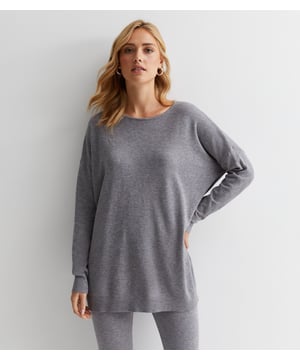 Superweich und vielseitig, ist dieses Oberteil ein Must-have in deiner Alltagskollektion. Trage es über den passenden Leggings und kombiniere es mit deinen Lieblingsschuhen für einen mühelosen Look. - Passende Artikel erhältlich - Rundhalsausschnitt - Lange Ärmel - Weiches, aufgerautes Material - Oversized-Schnitt