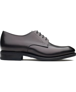 The Polished, Debonair Gosling Dress Shoe From Loake Exudes Luxury - A Distinguished Staple, Merging Classic Style With An Elegant, Timeless Appearance. Made From High-quality Leather, The Lace-up Shoes Have A Supple Lining And Are Paired With A High-grade, Sleek Rubber Outsole For Extra Durability And A Firm Stride.
