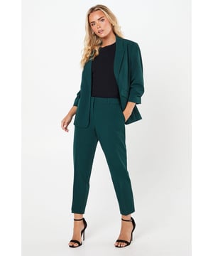 Wide leg or tapered? Tailored or loungewear? Discover our collection of women's trousers and find the perfect fit for you. With everything from cargo, cropped, flared and cuffed, we've got trousers to suit every style. Whether you're going for brunch or heading out to drinks, we'll help you create a look you love.Style: Petite Plain Ankle GrazerLength: Approx. 60cm Fit: SlimIdeal for: WorkwearDesign: PocketAlso available in Petite, Tall