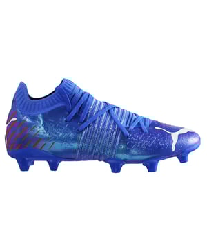 Las botas de fútbol Puma Future Z 1.2 Mens FG/AG son parte de la colección Flare y respaldadas por los mejores jugadores del mundo, incluido Neymar Jr., una bota de nivel profesional con la mejor tecnología en el campo. Banda de compresión adaptativa de la banda de compresión de FuzionFit de Puma para un ajuste y bloqueo incomparables. Teaming con materiales de peso ultraligero y una parte superior texturizada para el agarre de la pelota. Sistema de movimiento dinámico SUPERSE PARA LA LIBERTAD DE MOVIMIENTO Y SOPORTE con material base de PEBA ultra ligero adicional para soporte y comodidad. Configuración avanzada de pernos para una tracción multidireccional mejorada en FG/AG: firme terreno/puestos terrestres artificiales.