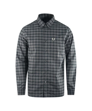 Fred Perry Gunmetal grijs Oxford geruit overhemd. Verhoog je casual stijl met het Fred Perry Casual Shirt. Dit overhemd, voorzien van het merklogo op de linkerborst, straalt verfijning en tijdloze uitstraling uit. Dit overhemd is perfect voor elke gelegenheid en zal uw garderobe moeiteloos naar een hoger niveau tillen. 100% katoen, grijs overhemd, Oxford overhemd. Knoopsluiting, lange mouw, kraag, geruit overhemd. Vrijetijdskleding of formele kleding. Stijl: M4657 G85