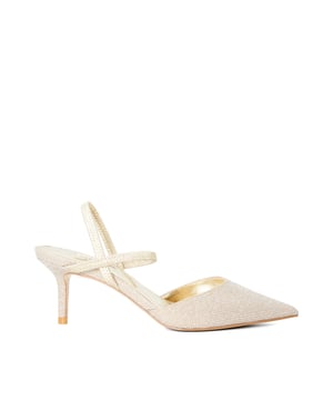 Vernieuw je gelegenheidsoutfit met onze klassieke pumps. Dit ontwerp zal zeker het middelpunt worden van je ensembles. Gedetailleerd met een elastische slingback voor een comfortabele pasvorm, zal deze puntige silhouet je looks direct opfrissen.