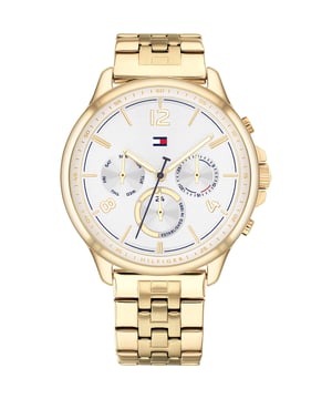 Este reloj Tommy Hilfiger Harper Multi Dial para Mujeres es la pieza perfecta para llevar o regalar. Su caja redonda dorada de 38 mm, combinada con el cómodo acero inoxidable dorado, garantiza que disfrutes de esta impresionante pieza sin ningún compromiso. Funciona con un movimiento de cuarzo de alta calidad y es resistente al agua hasta 3 bares, por lo que tu reloj seguirá marcando el tiempo. Este elegante y práctico reloj es ideal para todas las ocasiones. Es un gran regalo para tus familiares y amigos. El reloj cuenta con una función de calendario: Día-Fecha, manecillas luminosas, pantalla de 24 horas. Correa de acero inoxidable dorado de alta calidad con una longitud de 19 cm y un ancho de 17 mm, con cierre de doble pliegue y botón de presión. Diámetro de la caja: 38 mm, grosor de la caja: 8 mm, color de la caja: dorado y color de la esfera: plateado.