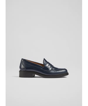 A classic loafer earns its place in any autumn shoe collection, and our Jennifer classic loafers bridge the gap perfectly between early autumn and boots season. Crafted in Spain from soft calf leather in timeless navy blue, they have a round toe, classic loafer styling and stitching, and a rubber sole. Wear them to bring a casual feel to seasonal tailoring, skirts and dresses.
