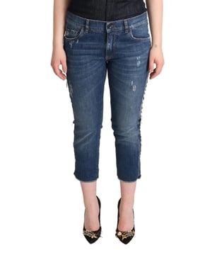 Jeans de mezclilla cortos de talle medio completamente nuevos con parche de logo  
Hecho en Italia  
Ajuste regular  
Color azul  
Cierre de cremallera y botón  
Detalles de logo  
Material: 100% algodón
