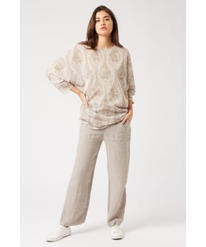 Featuring a feminine floral abstract print  and batwing sleeves, this top is made of a light weight breathable fabrication, perfect for throwing on with jeans for an off duty look.
Printed T-shirt, 3/4 sleeve, Scoop Neck, Regular fit, 50% viscose 50% polyester, Machine wash 30oC, Model wears size 10, Model height 5ft 9inches, Made in Italy, JL21004-10.