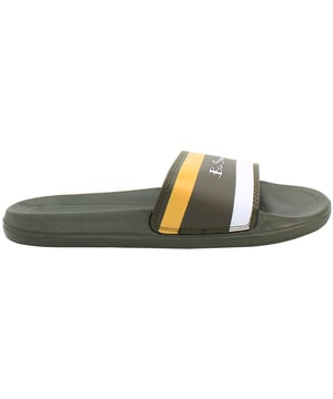 Chanclas Ben Sherman Sidney para hombres, la epitome de la comodidad casual y el estilo atemporal. Aquí hay una descripción detallada que resalta sus características clave:

Diseño Clásico: Estas chanclas cuentan con un diseño elegante y minimalista, que encarna la estética intemporal de Ben Sherman. Con un color negro sólido, complementan perfectamente cualquier atuendo casual, desde ropa de playa hasta ropa diaria.

Materiales Premium: Fabricadas con materiales de alta calidad, que incluyen una suela de goma duradera y una plantilla cómoda, estas chanclas están hechas para durar. Las correas suaves pero resistentes garantizan un ajuste seguro sin causar incomodidad o irritación durante el uso prolongado.

Planta Cómoda: Las chanclas Sidney cuentan con una plantilla acolchada que se adapta a los contornos de tus pies, proporcionando comodidad y soporte superior con cada paso. Ya sea que estés paseando por la playa o haciendo diligencias en la ciudad, estas chanclas mantienen tus pies frescos y relajados.

Ligera y Flexible: Diseñadas para la máxima comodidad y libertad de movimiento, estas chanclas son ligeras y flexibles, permitiendo un movimiento natural del pie. Ya sea que estés relajándote junto a la piscina o explorando nuevos destinos, ofrecen la flexibilidad y agilidad que necesitas para usarlas todo el día.

Fácil de Limpiar: Con su diseño resistente al agua, estas chanclas son fáciles de limpiar y mantener, lo que las hace ideales para salidas a la playa o relajación junto a la piscina. Simplemente enjuágalas con agua para mantenerlas luciendo frescas y listas para tu próxima aventura.