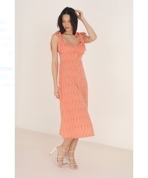Make a statement with this button-up woven dress from Brave Soul, perfect for special occasions and summer days. This dress features tie detail straps and a charming sweetheart neckline, adding a touch of femininity. The floaty shape offers a comfortable and flattering fit, while the floral print adds a vibrant and stylish touch. The model wears size S/8.