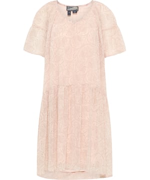 In angesagter Midilänge und mit einer weiten, ausgestellten Passform garantiert das Kleid von DreiMaster Vintage einen hohen Tragekomfort. Eine fließende Qualität mit zartem Blütenprint steht dabei ebenso im Fokus wie die flatternden Flügelärmel. Mit dem V-Ausschnitt und dem Volant am Rocksaum wird der sommerliche Look perfekt abgerundet.  Kleid