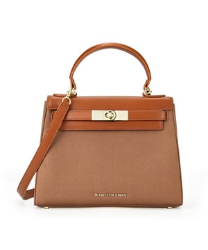 Victoria Hyde, women's bag, work bag, New Work, Victoria, shoulder bag
This new version of the Victoria handbag in brown is made of high-quality material and combines luxurious details such as the gold-colored clasp and subtle branding with a modern, minimalist design. The top handle and adjustable shoulder strap offer flexible carrying options so that the bag can be carried in style both in everyday life and after work. The interior impresses with well thought-out compartments that offer enough space for everyday items such as small books or tablets. Golden fittings perfectly round off the elegant design of this new version and make it an ideal companion for any occasion.
Details:
Dimensions: L28.5cm*H22.5cm*D12cm
Material: Fabric：PU, Lining：Microfiber
Metal color: light gold
Inner structure: Inside of the front of the bag: 1 zipper pocket made of organza.