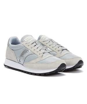Las zapatillas Saucony Originals Jazz 81 son la elección perfecta para aquellos que buscan estilo y comodidad. Con su revestimiento de ante de primera calidad y su plantilla acolchada de última tecnología, estas zapatillas te harán sentir como caminas sobre una nube.

Revestimiento de ante de primera calidad
Base de malla
Plantilla acolchada de última tecnología
Palmilla de goma EVA moldeada, suave y duradera
Suela de goma con aire inyectado

Tallas:
EU 35,5 - 21,5 cm
EU 36 - 22 cm
EU 37 - 22,5 cm
EU 37,5 - 23 cm
EU 38 - 23,5 cm
EU 38,5 - 24 cm
EU 39 - 24,5 cm
EU 40 - 25 cm
EU 40,5 - 25,5 cm
EU 41 - 26 cm
EU 42 - 26,5 cm
EU 42,5 - 27 cm
EU 43 - 27,5 cm
EU 44 - 28 cm
EU 44,5 - 28,5 cm
EU 45 - 29 cm
EU 46 - 29,5 cm
EU 46,5 - 30 cm
EU 47 - 30,5 cm
EU 48 - 31 cm
 Composición: Exterior: Piel; Interior: Téxtil; Suela: Sintético
 Cuidados:
Lavar con un paño húmedo.