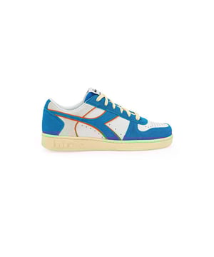 Marca: Diadora.
  Genero: Hombres.
  Tipo: Zapatillas.
  Temporada: Otono/Invierno.
  Color: Azul claro.
  Cierre: Cordones.
  Composicion: 100% piel.
  Material: Cuero.