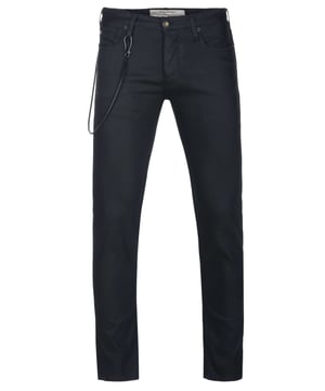 98% Algodón, 2% Elastano; Jeans Emporio Armani; Modelo: 3K1J751DY9Z0005; Fabricación de alta calidad; Algodón suave, elástico; Estilo clásico de 5 bolsillos; Cierre: botones; Accesorio de cadena decorativa removible; Aberturas para cinturón; Detalles del logo de Emporio Armani.