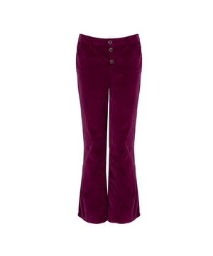Ajuste a medida que resalta perfectamente la silueta, proporcionando comodidad durante todo el día, sin importar la ocasión.

Cierre con botones decorativos que añaden elegancia y un carácter único, haciendo que estos pantalones se destaquen entre otros modelos.

Piernas ligeramente acampanadas, lo que les da un aspecto moderno y elegante, ideal tanto para estilismo elegante como casual.

Cintura media, que proporciona comodidad y un ajuste perfecto, resaltando las formas naturales del cuerpo sin sensación de opresión.

En la parte delantera tres bolsillos, y en la trasera dos, ofreciendo soluciones prácticas para almacenar pequeños objetos, manteniendo al mismo tiempo un aspecto estético.

En el bolsillo trasero, un detalle de la marca que añade prestigio y demuestra la alta calidad de los materiales, destacando la marca.

Confeccionados con tela de alta calidad, que es duradera, suave al tacto y fácil de cuidar, garantizando un uso prolongado y la conservación de un aspecto impecable.