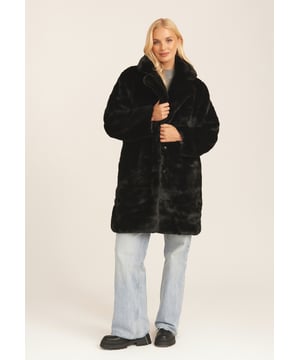 This sleek  faux fur lapel collered longline coat will keep you warm keeping in style. The long length make this coat perfect for cold weather, while the fur adds an element of luxury.