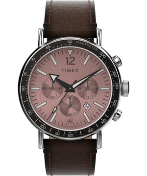 Deze Timex Standard Chrono Chronograaf Horloge voor Mannen is het perfecte tijdstuk om te dragen of cadeau te geven. De zilveren 43 mm ronde kast in combinatie met de comfortabele bruine leren horlogeband zorgt ervoor dat je optimaal kunt genieten van dit prachtige horloge zonder concessies te doen. Aangedreven door een hoogwaardige quartz-beweging en waterbestendig tot 10 bar, blijft je horloge tikken.