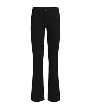 Ervaar tijdloze stijl en ultiem comfort met deze jeans voor dames. Deze recht gesneden jeans biedt je de perfecte mix van klassiek design en modern comfort. De jeans heeft een rits- en knoopsluiting voor een stevige en comfortabele pasvorm. De 5-pocket stijl heeft steekzakken, achterzakken en een praktisch muntzakje om al je essentials veilig te bewaren. Dankzij de riemlussen kun je je favoriete riem dragen en heb je extra stylingopties. Een discrete labelapplicatie op de achterzak voegt een modieus accent toe. Deze jeans is gemaakt van hoogwaardige materialen en staat garant voor duurzaamheid en een hoog draagcomfort. Perfect te combineren met T-shirts, blouses of truien voor een casual of elegante look. Een must-have in elke garderobe die nooit uit de mode raakt. Trakteer jezelf op het ideale kledingstuk voor elke gelegenheid.