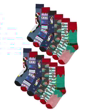 Het is weer die tijd van het jaar, de mooiste tijd van het jaar en als je op zoek bent naar een geweldige kousvuller of een idee voor een kerstcadeau , kijk dan niet verder dan deze feestelijke kerstsokken van 12 paar voor heren. Deze sokken zijn gemaakt van katoenrijke vezels, zodat ze zacht en comfortabel zijn om te dragen, zelfs tijdens de koudere dagen. Ze worden geleverd in een pakket van 12 paar, wat veel waar voor je geld biedt om die sokkenla op tijd in te slaan voor de kerstperiode. Met 6 feestelijke ontwerpen, waaronder Elfen, Pinguïns en Zuurstokken, heb je de hele kerst zeker genoeg keuze voor je voeten! Als je vader, broer of vriend nog steeds denkt dat een rode trui genoeg is om Kerstmis te vieren, dan is het tijd om hun spel op te voeren. Deze kerstsokken zijn het ideale kerstcadeau of zelfs een kousvuller voor de feestdagen. We houden allemaal van een beetje feestvreugde tijdens de kersttijd, en deze feestelijke kerstsokken voor heren zijn de perfecte manier om wat plezier toe te voegen & kleur toe aan de garderobe. Of je nu op zoek bent naar kerstsokken voor jezelf bij je kerstoutfit of voor een familielid, je zult tevreden zijn. Deze sokken worden geleverd in verpakkingen van 12 met veel feestelijke patronen per verpakking. Ze zijn gemaakt van 78% katoen, 20% polyester, 2% elastaan, zijn verkrijgbaar in herenmaat: 39-45 EU en zijn machinewasbaar.