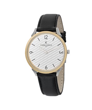 Diese Pierre Cardin Pigalle Stripes Analog Uhr für  Herren ist das perfekte Accessoire zum tragen oder verschenken. Ihr Mehrfarbig 40 mm Rund Gehäuse kombiniert mit dem bequemen Schwarz Armband aus  Leder garantiert, dass Sie diese atemberaubende Uhr kompromisslos genießen werden. Angetrieben von einem hochwertigen Quarz Uhrwerk und wasserdicht bis 3 bars, läuft Ihre Uhr stets weiter. Diese lässige und moderne Uhr ist perfekt für alle Arten von Casual-Aktivitäten, Indoor-Aktivitäten oder täglichen Gebrauch, es ist auch ein tolles Geschenk für Familie und Freunde. Diese hochwertige Uhr hat ein Schwarz Leder Band ( 21 cm Länge und 18 mm Breite) mit einer Dornschließe Gehäusedurchmesser: 40 mm,Gehäuse Höhe: 6.55 mm, Gehäusefarbe: Mehrfarbig Zifferblattfarbe: weiß