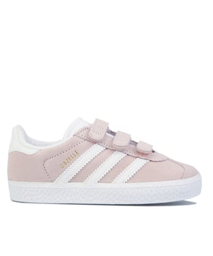 Infant Girls adidas Originals Gazelle Trainers in ice pink - footwear white.- Premium suede upper.- Triple hook and loop closure for easy on-off.- Comfortable textile lining.- Padded collar.- Textured tongue with moulded Trefoil branding.- Synthetic leather 3-Stripes to sides with foil print Gazelle branding.- Synthetic leather heel patch with printed Trefoil branding.- Removable Ortholite sockliner for comfort and odour control.- Rubber cupsole.- Suede and synthetic upper  Synthetic and textile lining  Synthetic sole.- Ref: AH2229