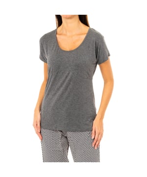 T-Shirt.
 Graue Farbe.
 Rundhalsausschnitt.
 Gesticktes Markenlogo auf der unteren Vorderseite.
 Bequemer und atmungsaktiver Stoff.
 Nähte im Ton gesehen.

 Zusammensetzung:
 -94% Liocel - 6% Elastan.

 Waschanleitung:
 - Waschen bei maximal 40ºC.
 - Bügeln bei mittlerer Temperatur, max. 110 ° C.
 - Nicht trocknergeeignet.
 - Nicht bleichen.
 - Unterstützt keine chemische Reinigung.

 Zusammensetzung: 94% Lyocell, 6% Elastan
 Pflege:
- Maximal bei 40ºC waschen.
 - Bügeln bei mittlerer Temperatur, max. 110ºC.
 - Die Verwendung eines Trockners ist nicht erlaubt.
 - Keine Bleichmittel verwenden.
 - Chemische Reinigung ist nicht möglich.