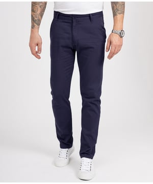 Die Chino Hosen von Rock Creek eignen sich ganz ausgezeichnet für legere CasualLooks. Sie bieten eine angenehme Passform und sehen dabei auch noch richtig lässig aus. Beim gemütlichen Stadtbummel, beim Familienausflug oder in der Uni leisten die komfortablen Hosen gute Dienste. Darüber hinaus zeichnen sich die Chinos von Indumentum durch eine erstklassige Verarbeitung und eine hohe Qualität aus.