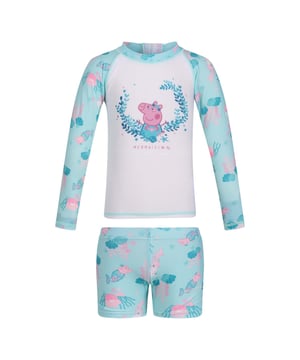 Met het Peppa Pig Rash Suit van Regatta zijn kinderen in een mum van tijd klaar voor het strand. Zwemvest met lange mouwen en bijpassende shorts voor spetteren in het pierenbadje of om zandkastelen te bouwen aan zee. Gemaakt van zacht aanvoelende stretchstof die vriendelijk is voor de huid en het milieu. Materiaal: 85% polyester (gerecycled), 15% elastaan. Ref: RKM021XT1.