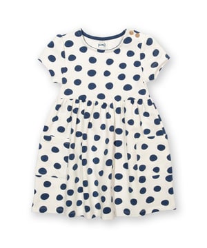 95% organic cotton 5% elastane | Proud to be certified to the Global Organic Textile Standard (GOTS) | Big spot all-over print | Cream and navy blue | French terry loop back fabric (240-250 gsm) | Coconut button shoulder opening (up to and including size 3 years) | Patch pockets | Short sleeved | Round neck | Made in Turkey | Machine washable at 40 degrees, or at 30 degrees to be kinder to the planet