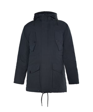 Mit dem wattierten Winteranorak vom Outdoor-Profi ICEBOUND sichern Sie sich einen Verbündeten für urbane Outdoor-Abenteuer. Ausgestattet mit Kapuze, XL-Pattentaschen und zwei schrägen Brusttaschen setzt das Design auf klassische Coolness. Dank der Wattierung ist das Modell gut isoliert und damit stark gegen Kälte und Schnee. Weiteren Schutz bietet die Knopfleiste, die den Reißverschluss verdeckt, eine Kordel in der Innenseite und im Saum sowie die windstoppenden Rippbündchen im Ärmel.  Winterjacke