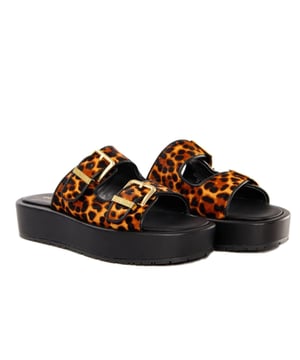 Guess Classic Leopard Damen Klatsche Leopard Synthetik. Authentische Schuhe der Marke Guess - Streetwear/Sportswear Design von Guess - Guess für Frauen Fashion, perfekt für den Alltag - Guess Steppschuh in der Farbe Leopard passt perfekt zum Rest Ihrer Garderobe - Material Synthetik komfortabel - Classic Schnalle - Classic Leopard - Synthetik