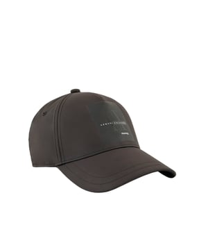 Cap Armani Exchange Milano Herren Schwarz Cotton. Authentizziertes Accessoire der Marke Armani Exchange – Streetwear/Sportswear-Design von Armani Exchange – Armani Exchange für Herren, perfekt für den Alltag – Die schwarze Armani Exchange-Cap lässt sich hervorragend mit dem Rest Ihrer Garderobe kombinieren – bequemes Baumwollmaterial – klassisch – Milano -