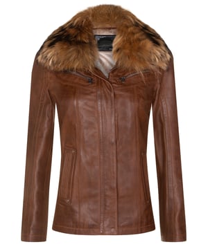 Presentamos nuestra chaqueta parka de cuero para mujer: una opción elegante y acogedora para mantenerte abrigada durante los meses más fríos. Confeccionada en piel de napa flexible, esta chaqueta ofrece una sensación lujosa y cómoda, lo que la convierte en una incorporación versátil a tu guardarropa. Disponible en dos colores atemporales, puedes seleccionar el que complemente tu estilo personal. Esto es lo que distingue a esta chaqueta parka: Piel de napa flexible: confeccionada en piel de napa de alta calidad, esta chaqueta ofrece una sensación suntuosa y lujosa contra tu piel. Opciones de color atemporales: con dos colores clásicos para elegir, puedes combinar fácilmente esta chaqueta con tu estilo preferido. Cremalleras YKK duraderas: con cremalleras YKK, esta chaqueta garantiza durabilidad y funcionalidad para un uso duradero. Elegante cuello de embudo: el cuello de embudo adicional no solo proporciona una capa adicional de protección contra los elementos, sino que también agrega un toque de elegancia a tu apariencia. Amplio almacenamiento: con dos bolsillos en el pecho con cremallera y dos bolsillos adicionales en la cintura, tendrás mucho espacio para guardar cómodamente tus elementos esenciales mientras viajas. Esta chaqueta parka de cuero para mujer combina un estilo moderno con practicidad, lo que la convierte en la opción ideal para mantenerse abrigada y elegante en diversos entornos y ocasiones.