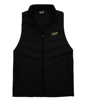 Gevoerd herengilet van EA7 met opstaande kraag, zijzakken met ritssluiting en reflecterende logodetails. De perfecte allrounder voor het koele seizoen.