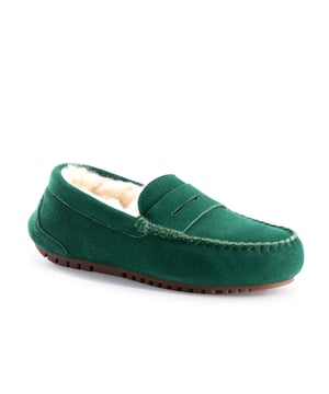 Cosy moccasin you will never want to take off your feet. The on trend loafer with the penny bar. Plush premium Australian sheepskin lining. Leather suede upper - Water Resistance. Full Australian sheepskin insole. Fine craftsmanship. Rubber sole for extra grip. Relaxed elegance at its best. 
We recommend buying one size up for this style.