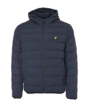 Heren Lightweight Padded jas van het merk Lyle & Scott. De jas is gemaakt van hoogwaardig polyester.  Merk: Lyle & ScottModelnaam: Lightweight Padded JacketCategorie: heren jasMaterialen: polyesterKleur: blauw