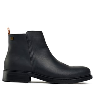 Preséntese con estilo con los exclusivos botines Mercury Inside Zip de RE.SOLE. Diseñados con una sofisticación moderna y sostenible en mente, estos botines son el epítome de la artesanía y la elegancia, con una parte superior de cuero aceitoso y una suela de goma con agarre. La plantilla reciclada, los herrajes de metal sin níquel y el adhesivo a base de agua garantizan la sostenibilidad y la durabilidad sin comprometer la apariencia sobresaliente. Estos zapatos son perfectos para ocasiones elegantes e informales, con su diseño simple y versátil.