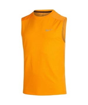 Verbeter je stijl met de Nike oranje top. Dit iconische shirt van Nike is niet alleen modieus tijdens het sporten, maar biedt ook een comfortabele pasvorm en premium kwaliteit. Dit shirt is perfect voor alle gymgelegenheden en zorgt ervoor dat je opvalt en je zelfverzekerd voelt. Nike oranje shirt, 76% polyester, 12% katoen, 12% viscose, oranje hardlooptop, Swoosh-logo op de linkerschouder, Dri-Fit Run Division Rise 365 tanktop, losse pasvorm, ademend ontwerp