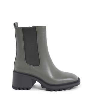 Botín para mujer  
Marca: 19V69 Italia  
Modelo: 181-87 MILITARY  
Color: Verde  
Composición: 100% cuero sintético  
Suela: 100% goma  
Tacón: 6 cm  
Hecho en China  
100% CUERO SINTÉTICO