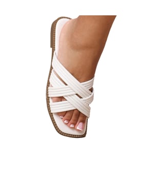 Boven: Kunstleer. Stoftechnologie: Duurzaam. Kruislingse riem. Platte Hak. Ontwerp: Schubben, Strappy. Teenstijl: Open. Sluiting: Slip-on. Geschikt voor: Breed.