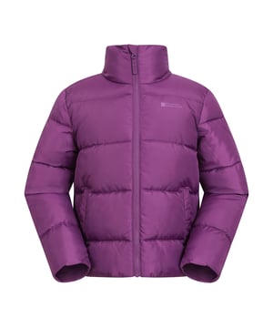 Buitenste materialen: 100% Polyester. Voering: 100% polyester. Vulling: 100% polyester. Vulling: Microvezel. Stof: Ripstop. Ontwerp: Logo. Stoftechnologie: Duurzaam, DWR Finish, PFC-vrij, Waterafstotend, Waterbestendig. Voor zwaar gebruik, gewatteerd. Mouwtype: Met lange mouwen. Halslijn: Staande Kraag. Zakken: 2 Zijzakken. Bevestiging: Volledige ritssluiting. 7-8 jaar: 26 in. 9-10 jaar: 28,5 in. 11-12 jaar: 30,5 in. 13 Jaar: 33 in.