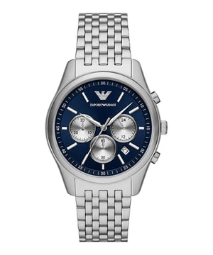 Dit Emporio Armani Antonio Chronograafhorloge voor mannen is het perfecte uurwerk om te dragen of cadeau te geven. De zilveren ronde kast van 41 mm, gecombineerd met de comfortabele zilveren roestvrijstalen horlogeband, zorgt ervoor dat je dit prachtige uurwerk zonder compromissen kunt genieten. Aangedreven door een hoogwaardige kwartsbeweging en waterbestendig tot 5 bar, blijft je horloge tikken. Dit sportieve en modieuze horloge geeft je een uniek gevoel bij elke outfit! Dit chronograafhorloge heeft een kalenderfunctie: datum, stopwatch en 24-uursweergave. Hoogwaardige 21 cm lange en 19 mm brede zilveren roestvrijstalen band met een vouwsluiting. Kastdiameter: 41 mm, kastdikte: 11 mm, kastkleur: zilver en wijzerplaatkleur: blauw.