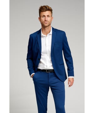 Blazer von TeeShoppen
Dies ist ein Blazer von TeeShoppen. Die perfekte extra moderne Schicht für Ihr Outfit und eine gute Wahl für jede Garderobe.
Dieser Blazer ist blau, was ihn zu einer perfekten Ergänzung für Ihr Outfit und Ihre Garderobe macht.

 Welche Größe hat der Blazer?  
Der Blazer kann in 7 verschiedenen Größen ausgewählt werden. Siehe und wählen Sie Ihre Größe unter "Größe".
Die Größen sind für Männer angepasst.

 Über TeeShoppen
Bei TeeShoppen haben wir unser eigenes Sortiment entwickelt. Unser Sortiment besteht aus verschiedenen coolen Basisartikeln, die in jeden Kleiderschrank passen. Aber auch wenn die Kleidung einfach ist, haben wir keine Kompromisse bei der Qualität oder dem Design gemacht. Unsere Kleidungsstücke sind so konzipiert, dass sie für eine Vielzahl von Anlässen geeignet sind und gleichzeitig aus hochwertigen Materialien hergestellt werden, die einen hohen Tragekomfort gewährleisten. Wünschen Sie sich einen zeitlosen Anbieter von Mode für Männer und Frauen? Bei TeeShoppen zahlen Sie nicht für teure Marken und Kosten - nur für Qualität und Service. Und so wie sich die Modewelt ständig verändert, erweitern wir auch ständig unser Sortiment.