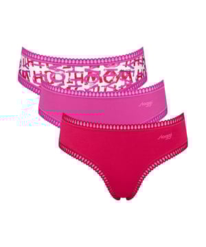 Diese Damen- Slips im hüfthohen Schnitt bietet mit ihrem hohen Beinausschnitt eine elegante und komfortable Passform. Das anschmiegsame Jerseygewebe sorgt für ein weiches Tragegefühl und macht sie ideal für den Alltag. Ein zartes, gewebtes Spitzenmuster am Bauchbündchen verleiht dem Slip eine feminine Note, während der dezente Label-Schriftzug das Design stilvoll abrundet. Im praktischen 3er Pack erhältlich, bietet sie zwei einfarbige und eine gemusterte Variante für vielfältige Kombinationsmöglichkeiten. Perfekt für jeden Tag, vereint diese Unterwäsche Komfort und stilvolle Eleganz in einem.