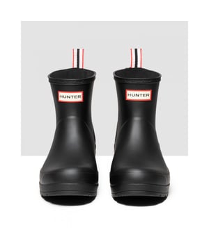 A new, versatile, lightweight, colourful and completely waterproof rain boot. Handcrafted from 10 individual parts, this new boot is a simplification of the Hunter Original design language, retaining the most iconic elements of the classic Original Tall Boot. Perfect for festivals, it has a pull tab at the heel for ease of foot entry.

Waterproof
Handcrafted from natural rubber
Lightweight
Hunter Original branding