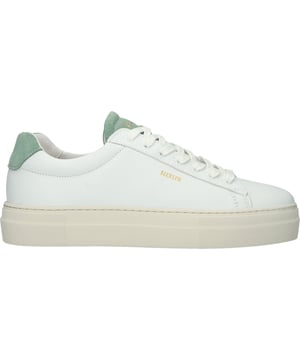 Diese Mae-Sneaker von Blackstone Footwear sind ein moderner und minimalistischer Schuh. Das Erste, was Ihnen am "Mae"-Sneaker auffallen wird, ist sein schlankes und zeitgemäßes Design. Der "Mae"-Sneaker verfügt über ein goldenes Blackstone-Logo auf der Zunge und der Seite, das dem Gesamtdesign einen Hauch von Luxus verleiht. Bequem, stilvoll, zeitgemäß - der "Mae"-Sneaker erfüllt alle Kriterien. Vertrauen Sie uns, Ihre Füße werden es Ihnen danken.