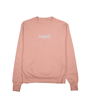 A new basic Superb that arrives in more summery colors, with a different touch. Oversized and easy to wear, this will be the sweatshirt of the season.

 Composition:
 65% Polyester
 35% Cotton
 Weight 290
 Composition: 65% Polyester
 35% Cotton
 Care:
Wash at maximum temperature 30º.
 Iron at low temperature.
 You can use a dryer.
 Do not use bleach.