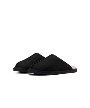 Warme pantoffels van het merk Jack & Jones. De pantoffels zijn gevoerd met namaakbont en hebben daardoor een heerlijk warm draagcomfort.  Merk: Jack & JonesModelnaam: Dudely Microfiber PantoffelCategorie: heren instappersMaterialen: polyesterKleur: zwart