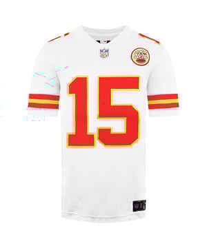 Das Nike NFL Kansas City Chiefs #15 Patrick Mahomes Home Limited Trikot ist ein offiziell lizenziertes NFL-Trikot, mit dem du deinen Lieblingsspieler und dein Lieblingsteam stolz repräsentieren kannst. Egal, ob du die Chiefs im Arrowhead Stadium anfeuerst, das Spiel von zu Hause aus schaust oder es als Teil deiner Sport-Memorabilia-Sammlung präsentierst – dieses limitierte Trikot ist die perfekte Möglichkeit, deine Unterstützung für Patrick Mahomes und die Kansas City Chiefs zu zeigen. Wichtige Merkmale: Offiziell lizenziert: Dieses Trikot ist offiziell von der NFL lizenziert, was seine Authentizität und die Einhaltung der Liga-Standards gewährleistet. Spielerspezifisches Design: Das Trikot ist so gestaltet, dass es den Stil und die Passform der Trikots von Patrick Mahomes auf dem Spielfeld nachahmt und so ein authentisches Spielerlebnis bietet. Hochwertige Materialien: Hergestellt aus hochwertigen, langlebigen Materialien, die den Anforderungen des Spiels standhalten. Aufgenähte Nummern und Buchstaben: Das Trikot verfügt über eine aufgenähte Spielernummer und einen aufgenähten Namen auf der Rückseite, was die Haltbarkeit erhöht und für ein hochwertiges Erscheinungsbild sorgt. Teamlogo und -farben: Das Teamlogo und die Teamfarben der Kansas City Chiefs sind prominent auf dem Trikot abgebildet und repräsentieren deinen Teamstolz. Limitierte Auflage: Trikots in limitierter Auflage haben oft zusätzliche Designdetails, die sie zu einzigartigen Sammlerstücken machen. Bequeme Passform: Dieses Trikot bietet eine bequeme Passform, die viel Bewegungsfreiheit ermöglicht und es sowohl für Spieltage als auch in der Freizeit geeignet macht. Vielseitiger Stil: Ob Sie im Arrowhead Stadium sind, mit Freunden zuschauen oder es bei Ihren täglichen Aktivitäten tragen, dieses limitierte Trikot ergänzt verschiedene Outfits und ist eine vielseitige Wahl für jeden Anlass. Das Nike NFL Kansas City Chiefs #15 Patrick Mahomes Home Limited Trikot ist ein hochwertiges Fanartikel, mit dem Sie stolz Ihre Liebe für Patrick Mahomes und die Kansas City Chiefs zeigen können. Egal, ob Sie es tragen, um das Team an Spieltagen zu unterstützen oder es als Teil Ihrer Sammlung von Sport-Memorabilien zu präsentieren, dieses limitierte Trikot ist eine besondere Möglichkeit, Ihre Leidenschaft für Football und Ihren Lieblingsspieler und Ihr Lieblingsteam auszudrücken.