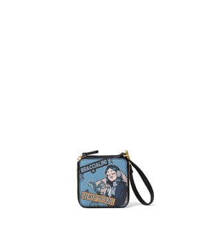 Cartera de mujer. El cierre es con cremallera. Los bolsillos internos están ausentes. Los bolsillos externos están ausentes. Falta la correa para el hombro. Falta el mango. Hay un compartimento interno. El material exterior es 50% poliéster, 50% poliuretano. Internamente es 100% Poliuretano. Medidas: 37x27,5x15 cm. Hecho en Italia